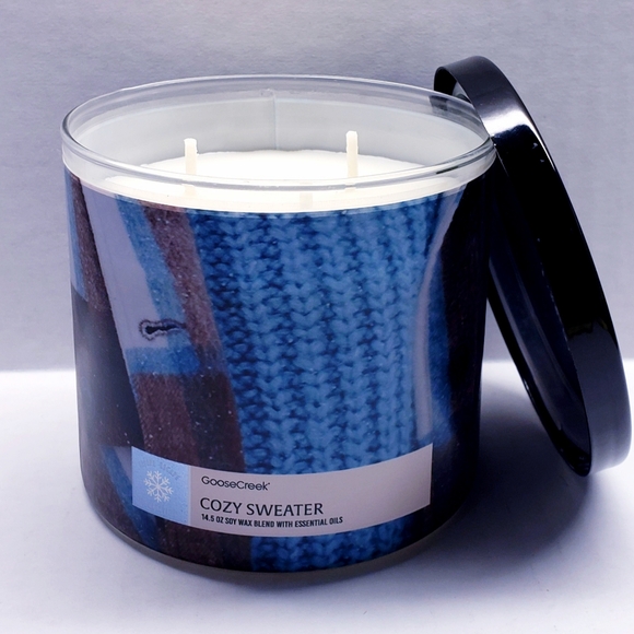 Goose Creek COZY SWEATER Large 3-Wick Scented Candle, 14.5 oz - Picture 2 of 5